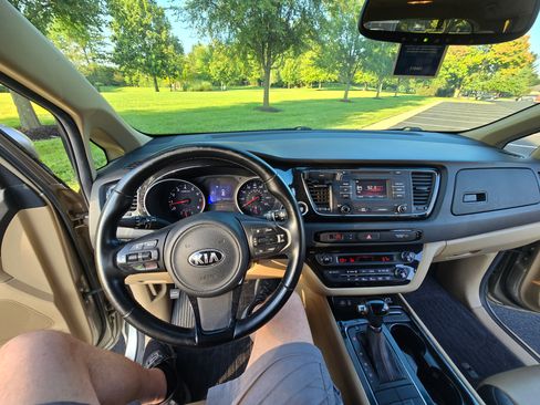 Used 2015 Kia Sedona EX FWD image 13