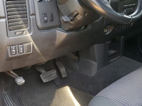 Used 2008 Nissan Titan SE image 6