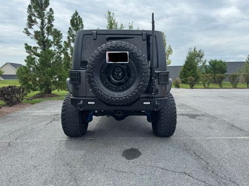 Used 2014 Jeep Wrangler Unlimited Rubicon w/ Connectivity Group AWD/4WD image 6