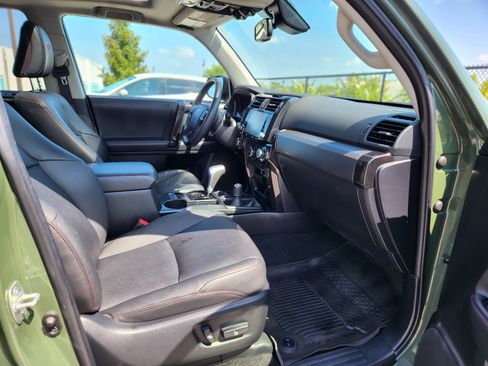 Used 2022 Toyota 4Runner TRD Off-Road Premium AWD/4WD image 25