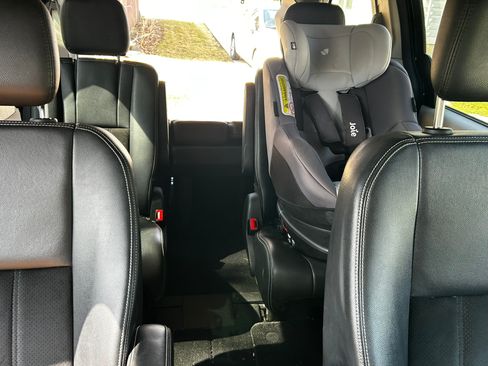 Used 2017 Dodge Grand Caravan SXT image 22