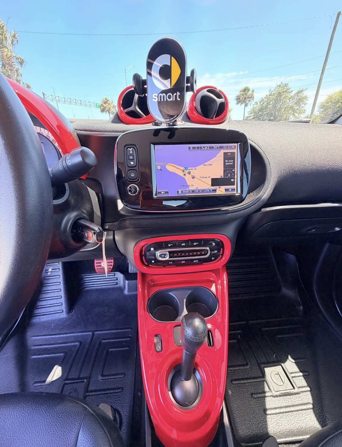 Used 2016 smart fortwo pure RWD image 9