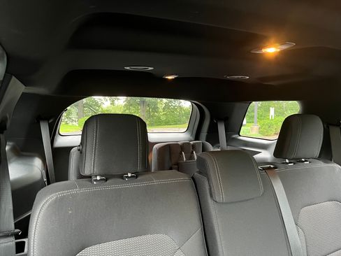 Used 2018 Ford Explorer XLT w/ Equipment Group 201A AWD/4WD image 24