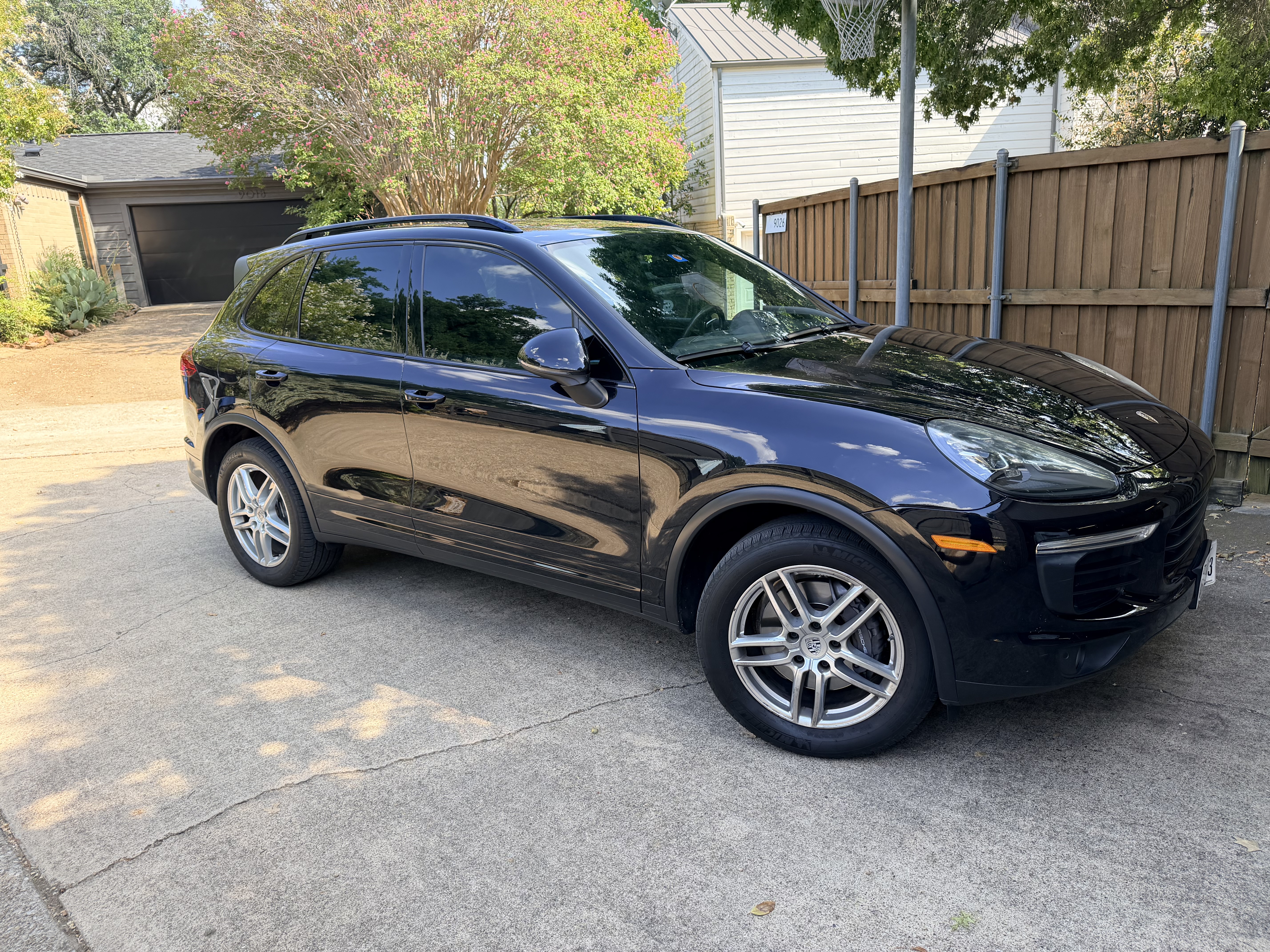 Used 2016 Porsche Cayenne AWD/4WD image 2