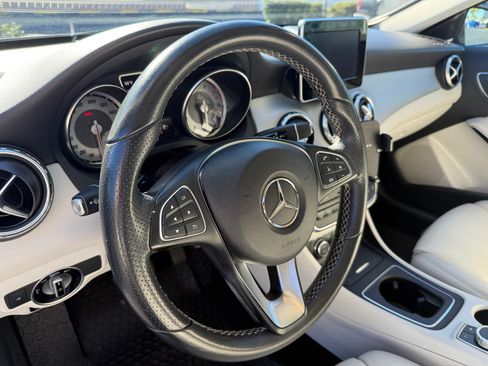 Used 2017 Mercedes-Benz GLA 250 4MATIC image 17