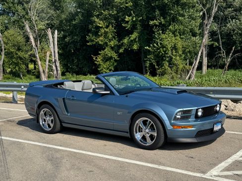 Used 2006 Ford Mustang GT Premium image 2