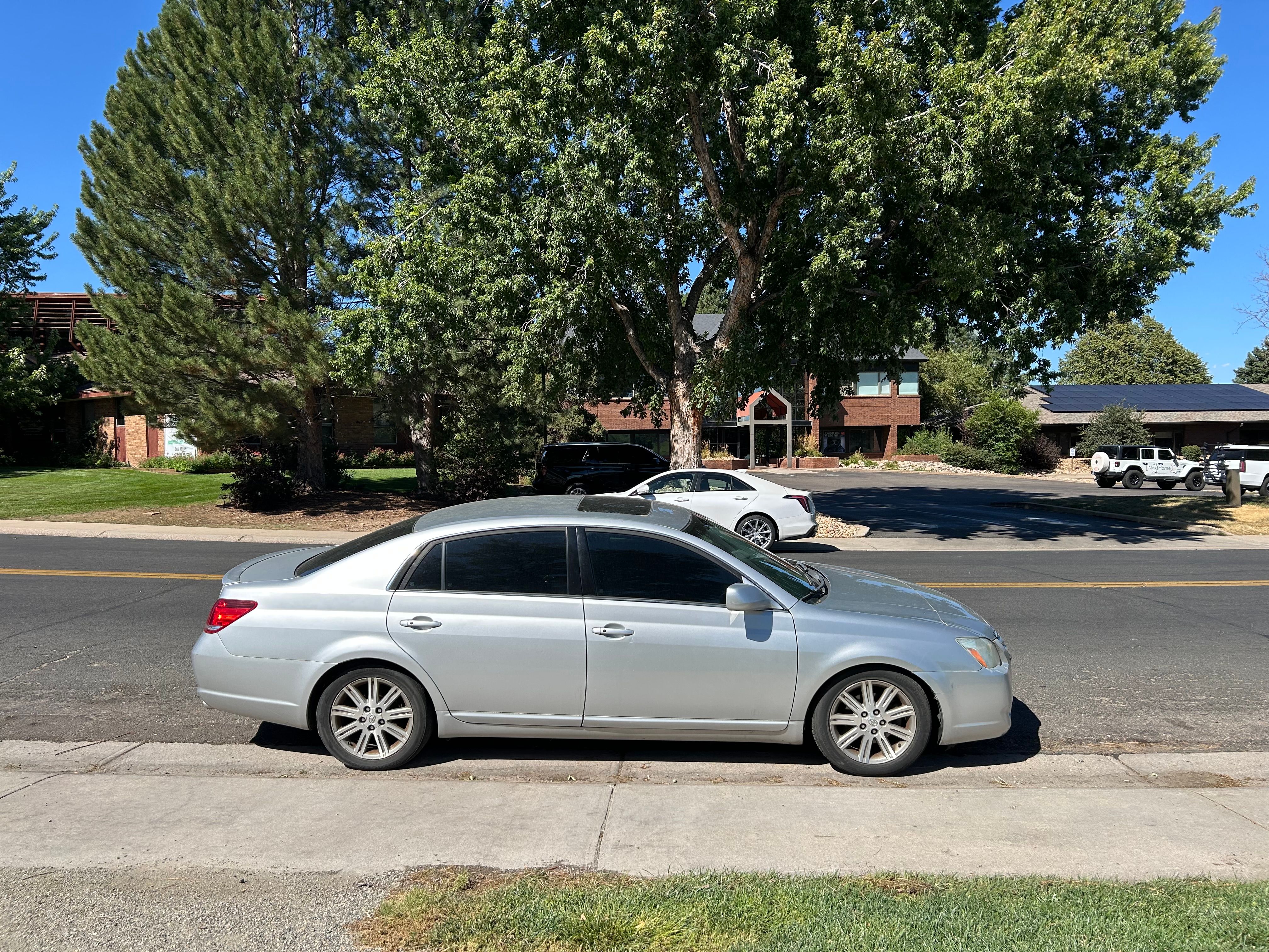 Used 2005 Toyota Avalon Limited FWD image 4