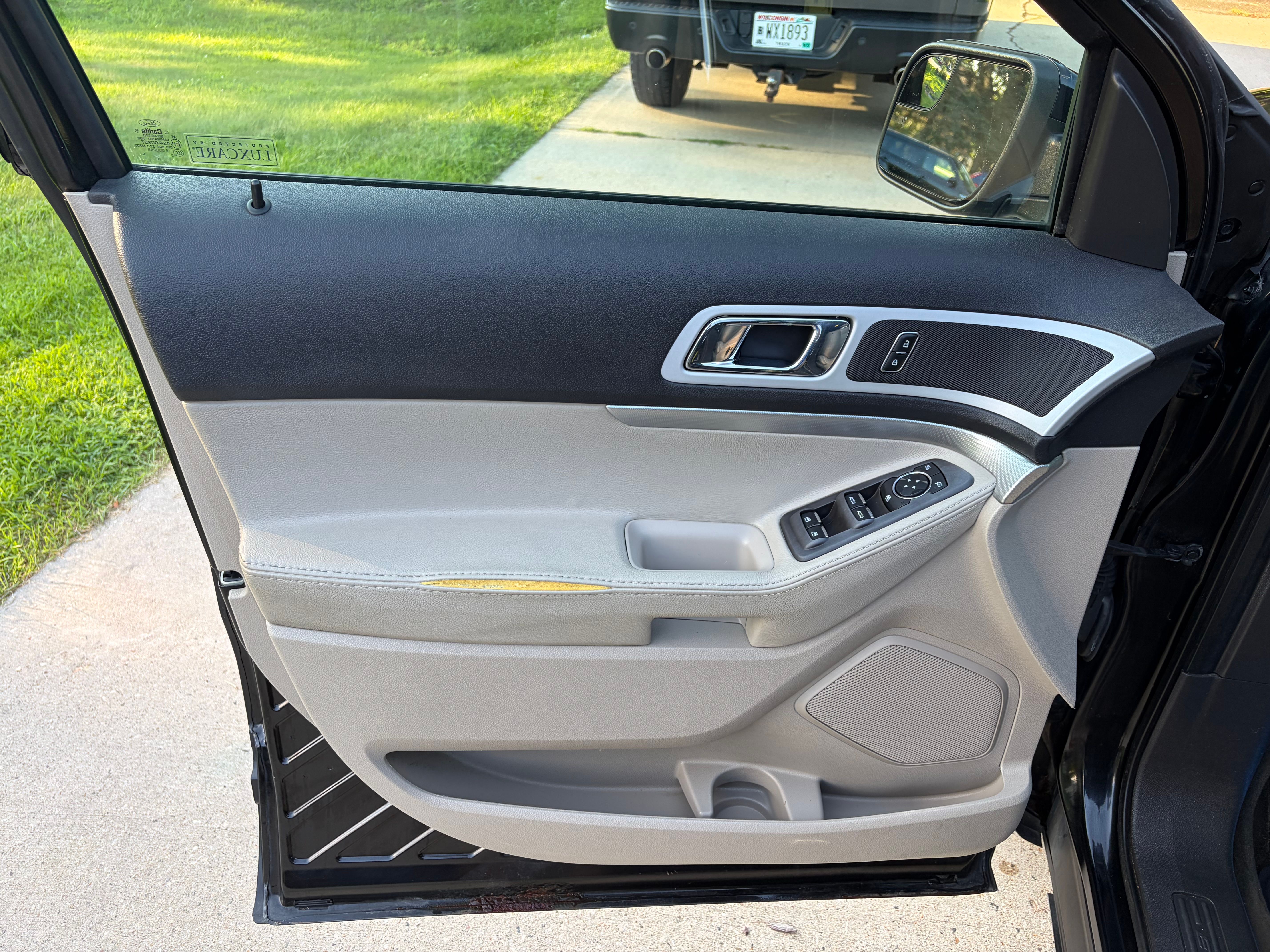 Used 2014 Ford Explorer XLT FWD image 9