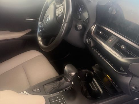 Used 2023 Lexus UX 250h FWD w/ Premium Package image 9