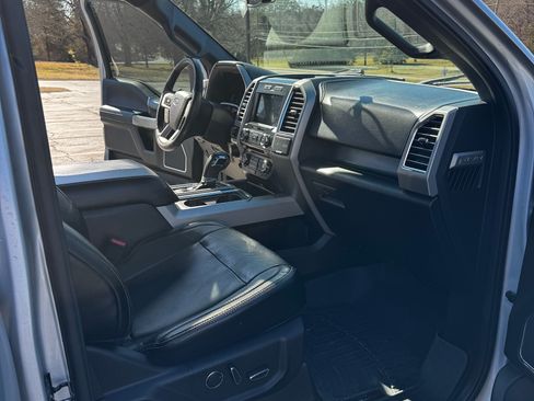 Used 2016 Ford F150 Lariat image 16