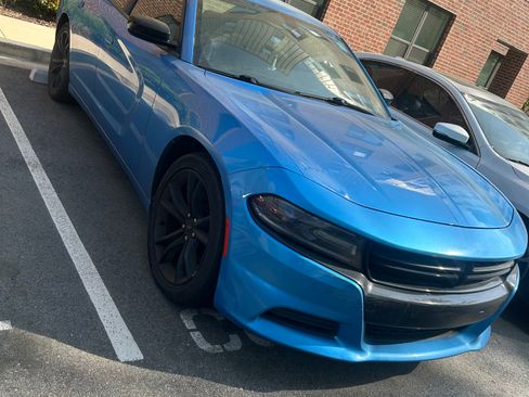 Used 2018 Dodge Charger SXT w/ Blacktop Package RWD image 17