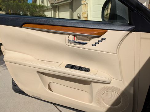 Used 2013 Lexus ES 300h w/ Luxury Pkg image 8