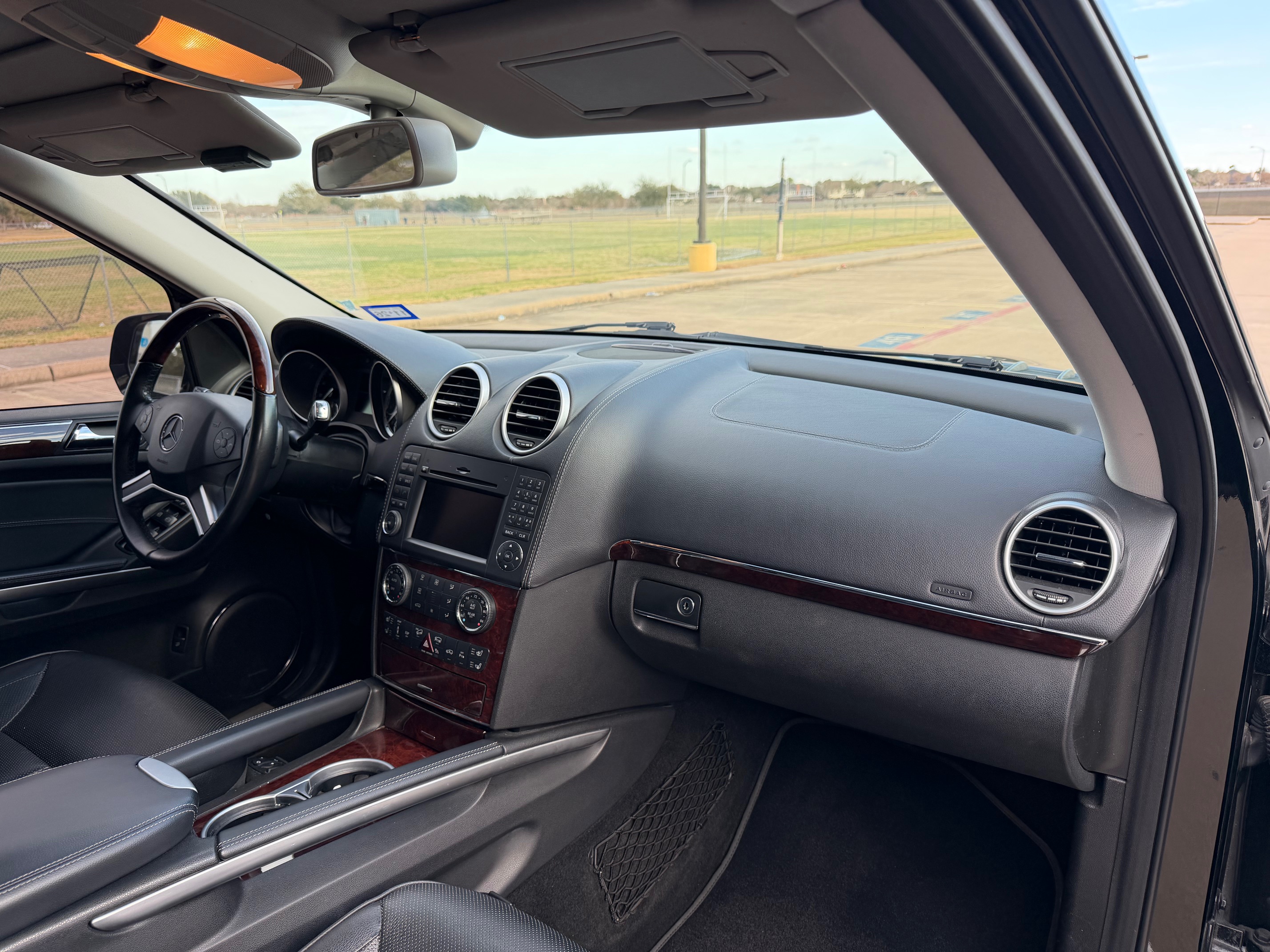 Used 2010 Mercedes-Benz GL 550 4MATIC image 23
