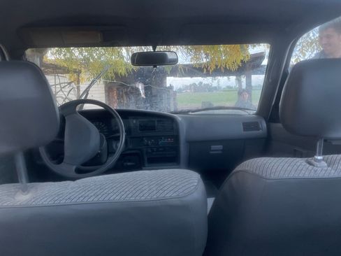 Used 1994 Toyota Pickup DX image 6