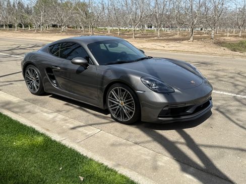 Used 2022 Porsche 718 Cayman GT4 image 11