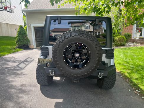 Used 2013 Jeep Wrangler Unlimited Sahara w/ Dual Top Group AWD/4WD image 14
