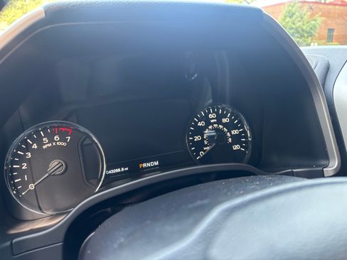 Used 2019 Ford F150 Lariat w/ Equipment Group 502A Luxury AWD/4WD image 13