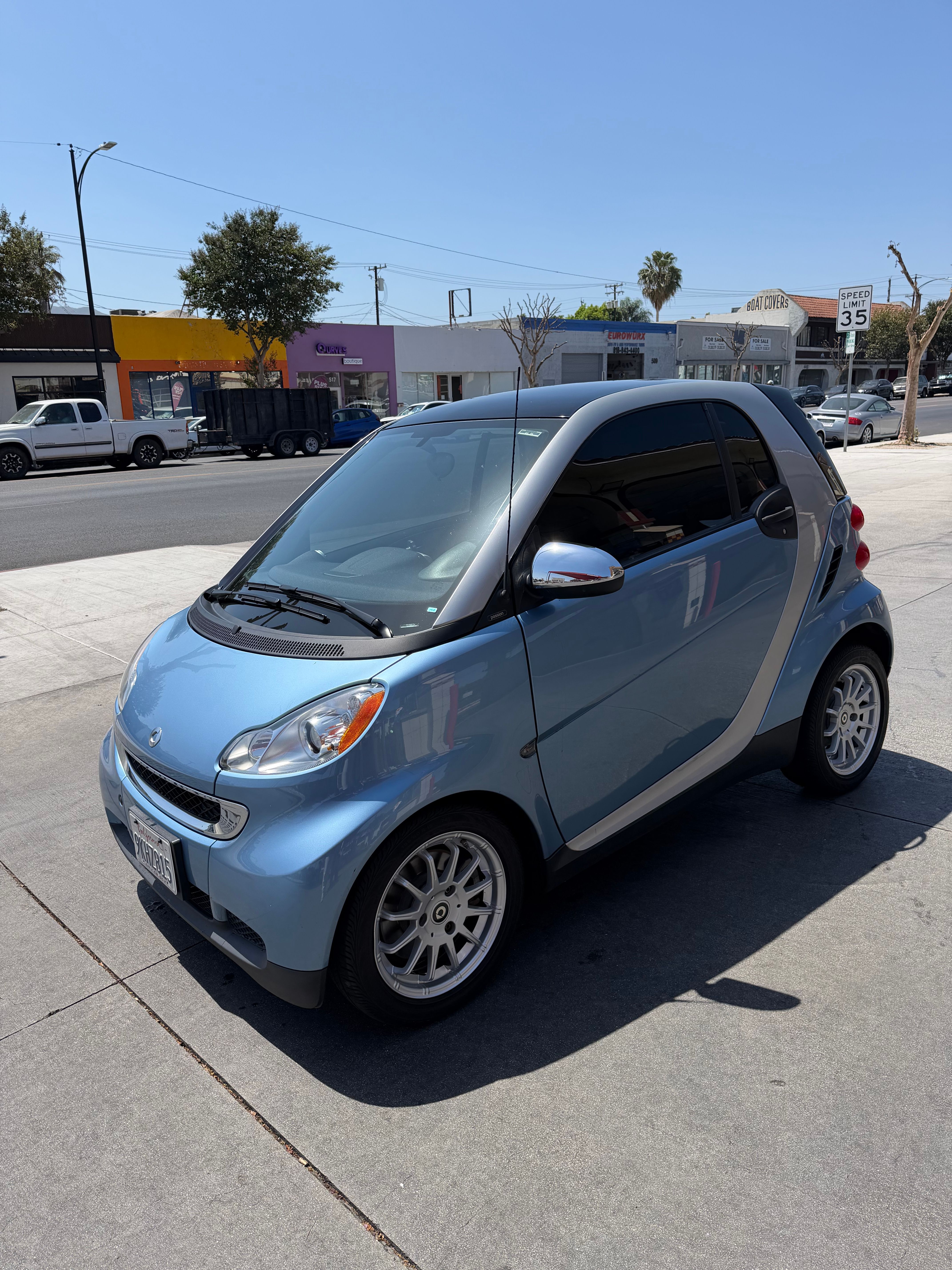 Used 2011 smart fortwo passion RWD image 5