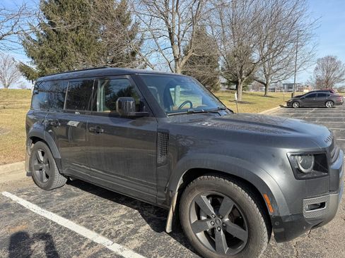 Used 2023 Land Rover Defender 110 X-Dynamic SE image 2