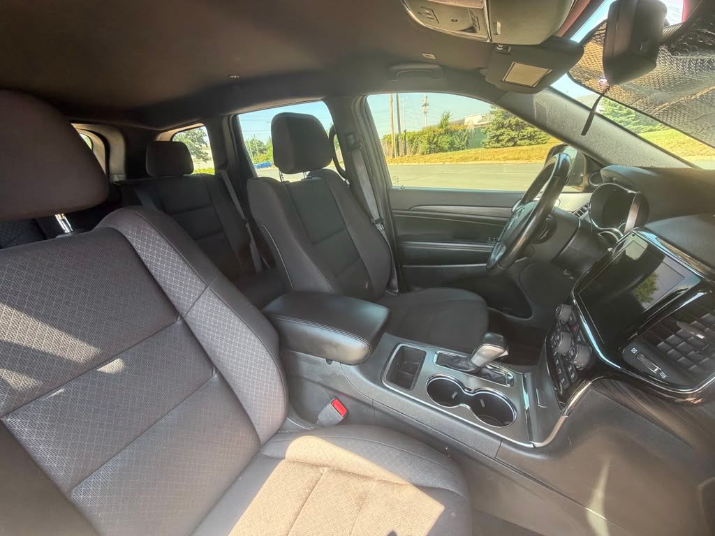 Used 2020 Jeep Grand Cherokee Laredo w/ Security & Convenience Group AWD/4WD image 10
