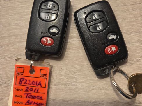 Used 2011 Toyota Avalon Limited image 24