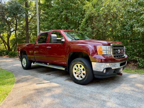 Used 2014 GMC Sierra 2500 SLE w/ SLE Preferred Package AWD/4WD image 5