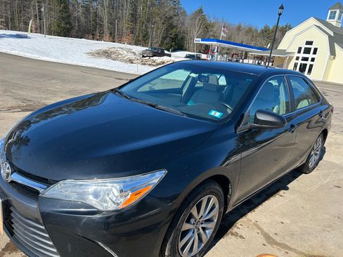 Used 2017 Toyota Camry XLE w/ Moonroof Package image 6
