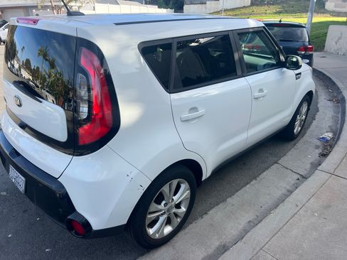 Used 2016 Kia Soul + image 2