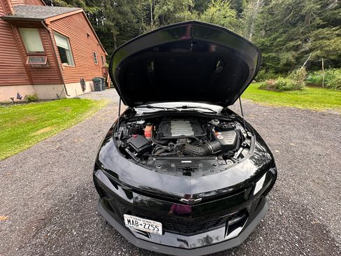 Used 2018 Chevrolet Camaro SS RWD image 4