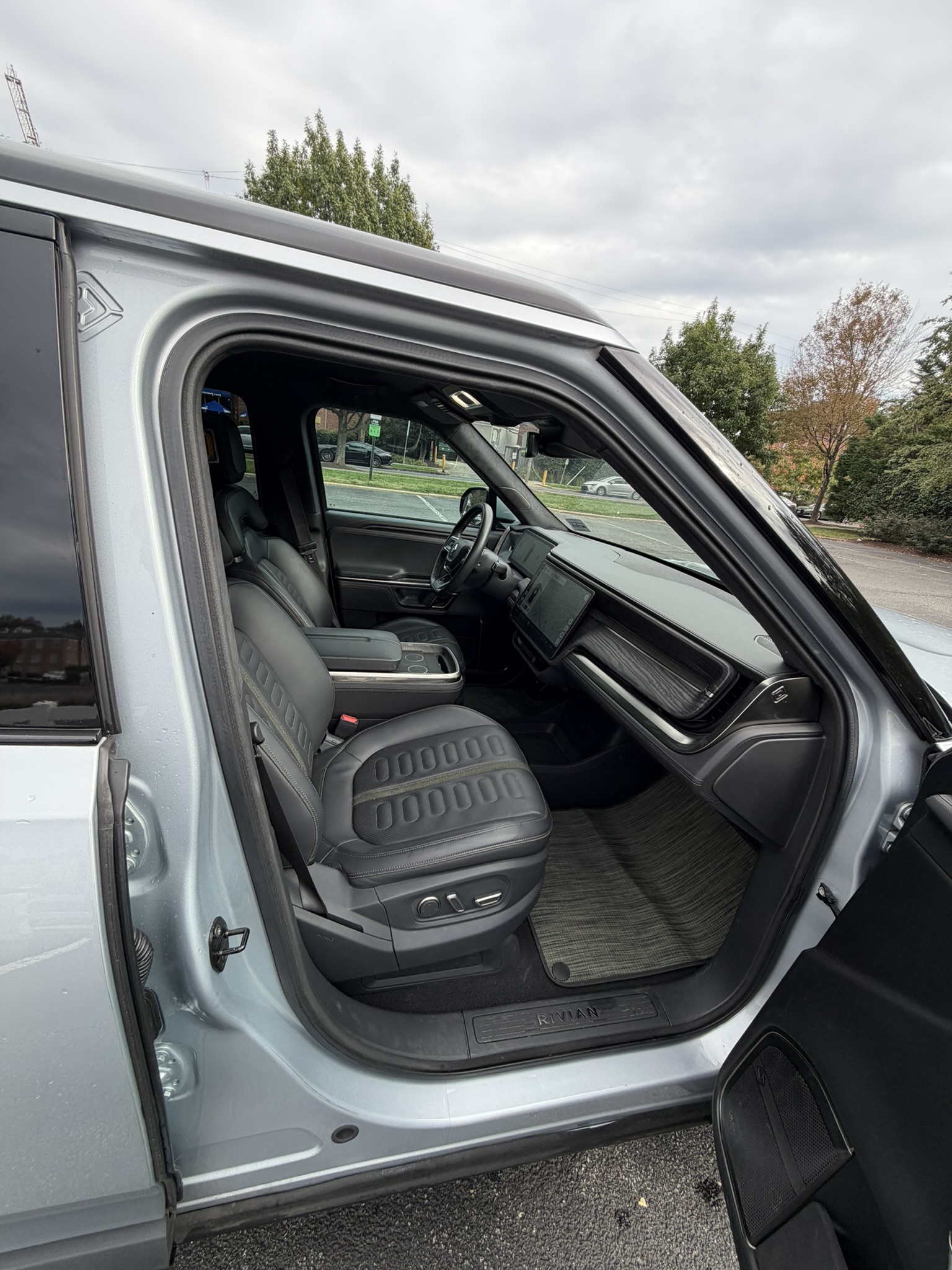 Used 2023 Rivian R1S Adventure Quad AWD/4WD image 10