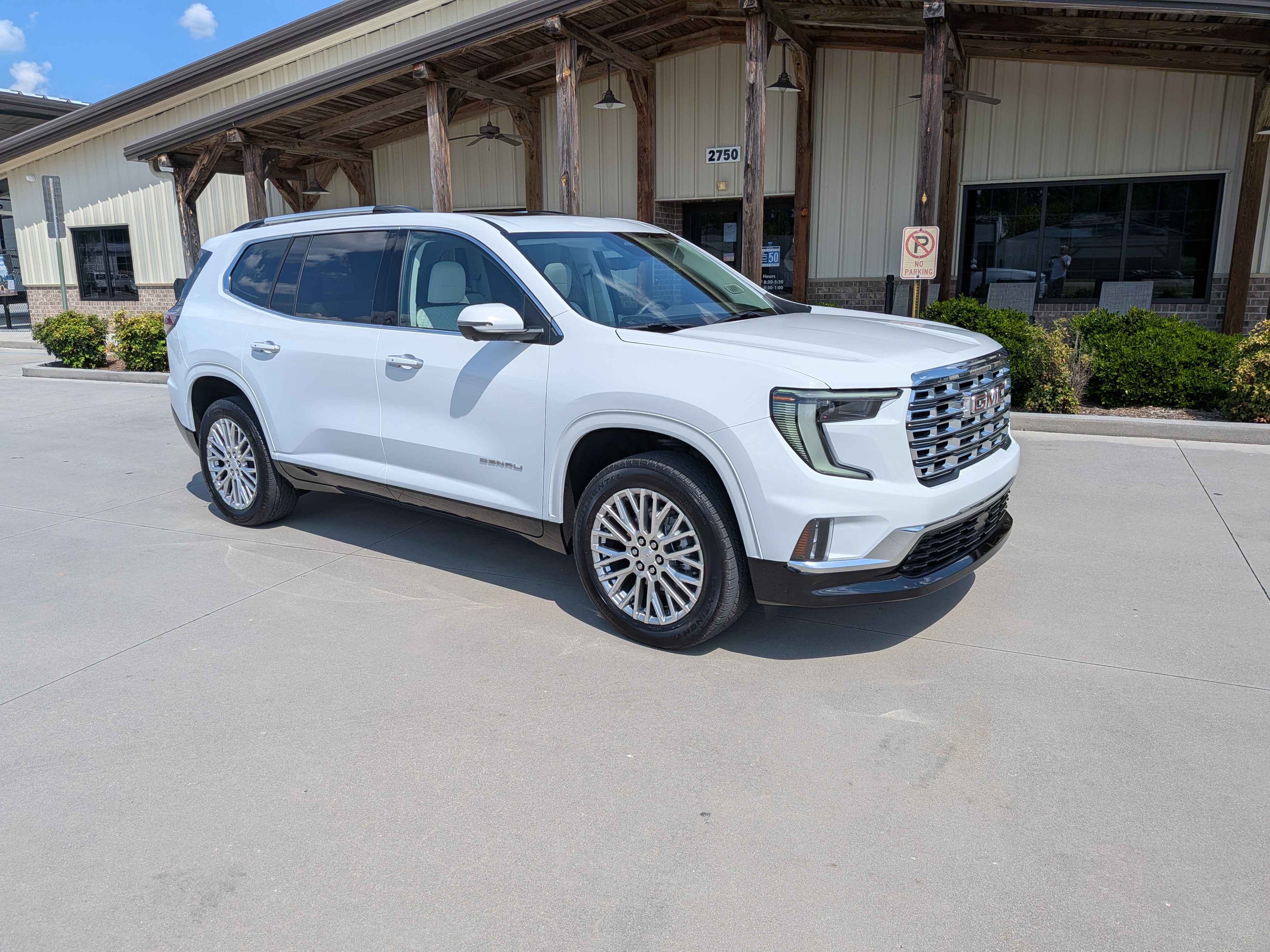 Used 2026 GMC Acadia Denali FWD image 1