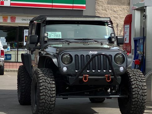 Used 2010 Jeep Wrangler Unlimited Sport image 17