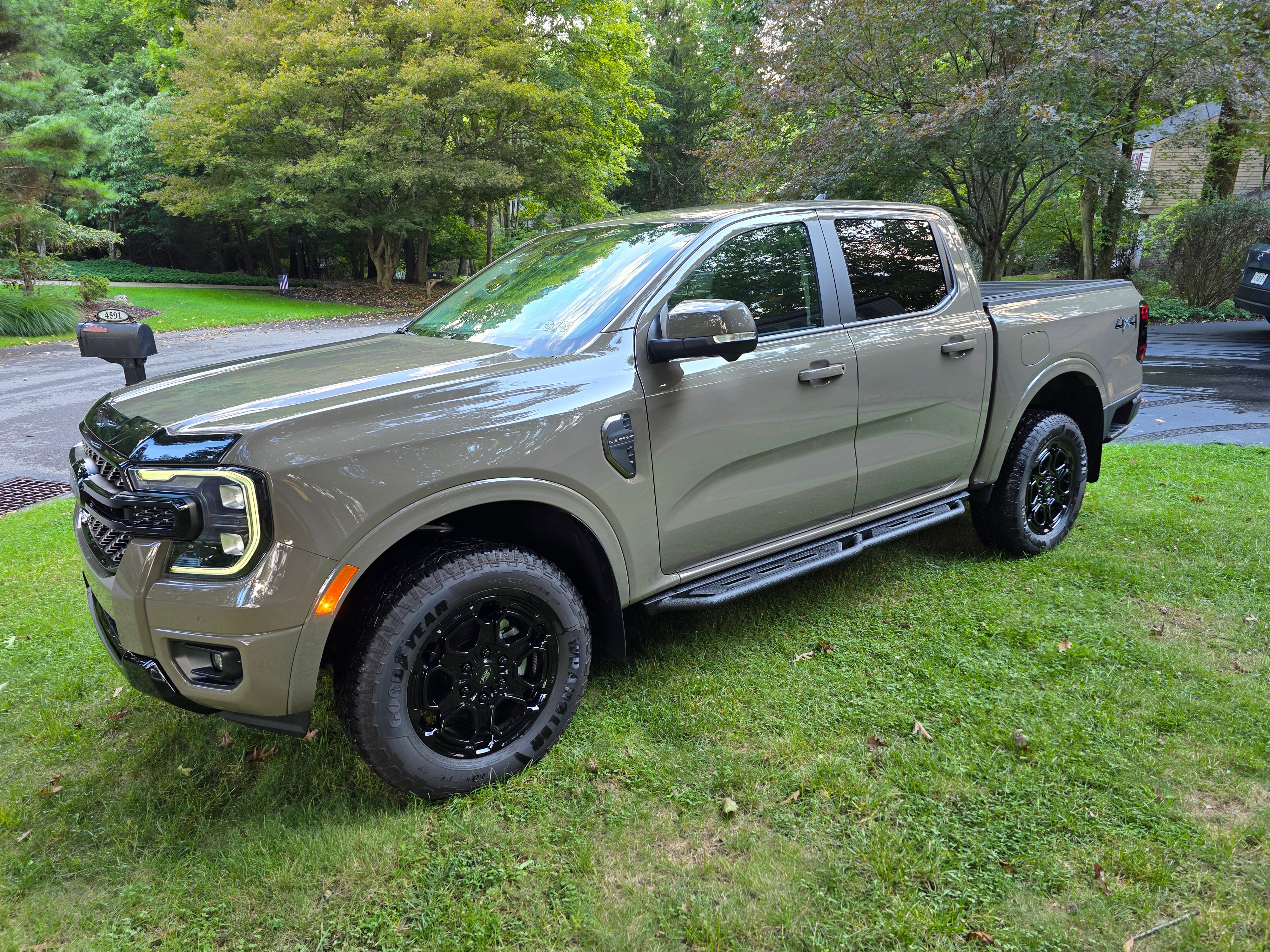 Used 2025 Ford Ranger Lariat w/ Black Appearance Package AWD/4WD image 1