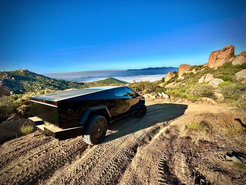 Used 2024 Tesla Cybertruck AWD Crew Cab image 6