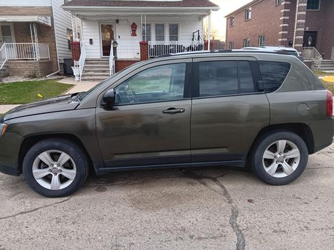 Used 2016 Jeep Compass Sport w/ Power Value Group AWD/4WD image 2