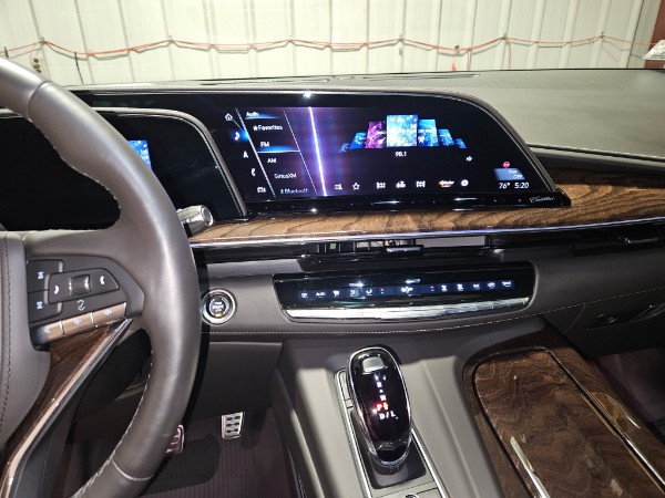 Used 2023 Cadillac Escalade Sport Platinum w/ LPO, ONYX Package AWD/4WD image 2