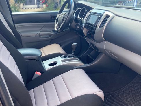 Used 2014 Toyota Tacoma 4x4 Double Cab w/ TRD Sport Package image 8