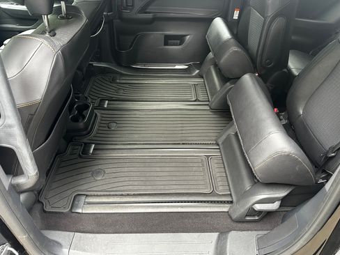 Used 2024 Toyota Sienna XLE Woodland Edition image 5