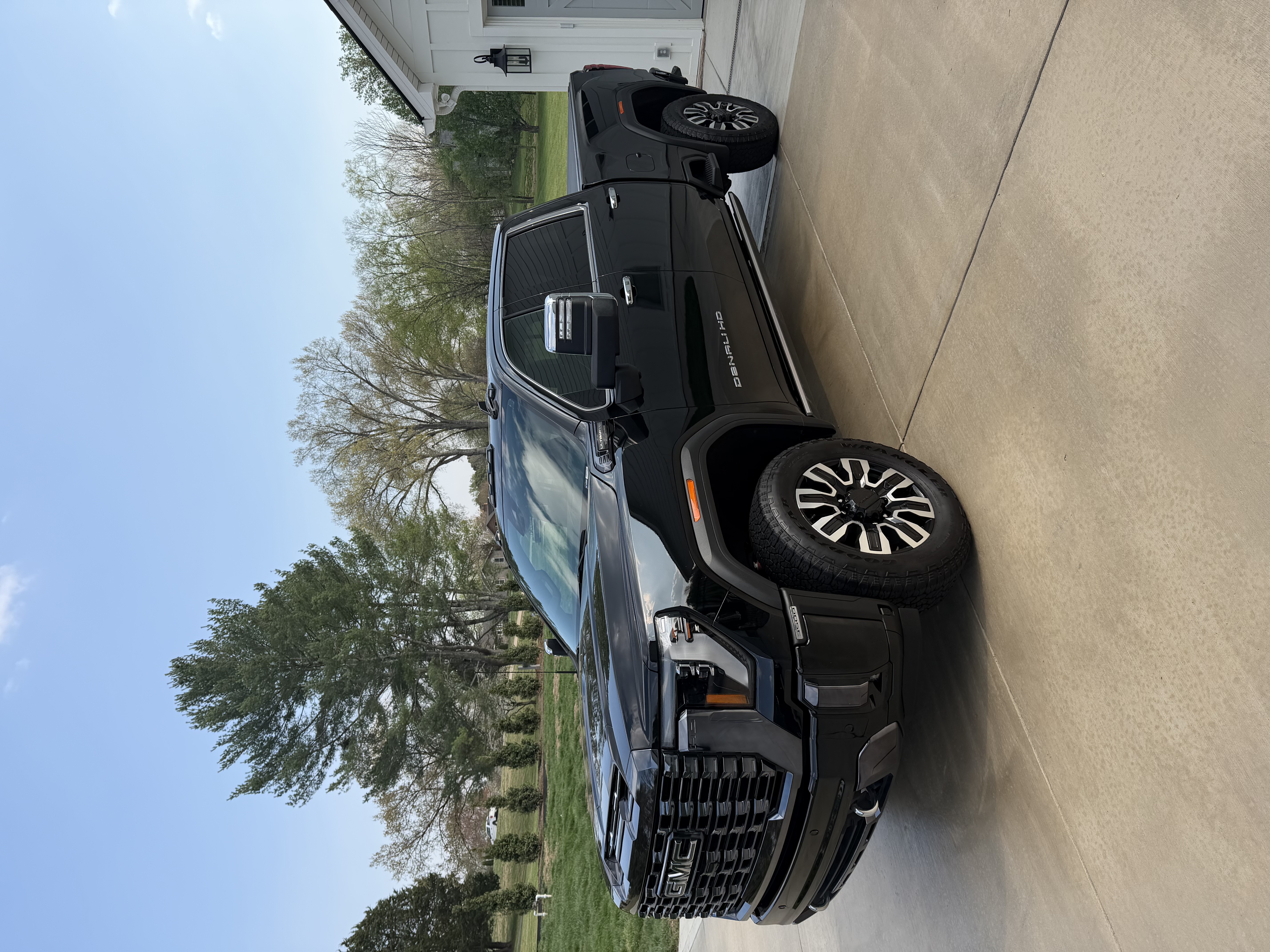 Used 2024 GMC Sierra 3500 Denali Ultimate AWD/4WD image 1