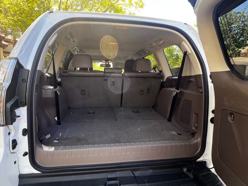 Used 2017 Lexus GX 460 image 10