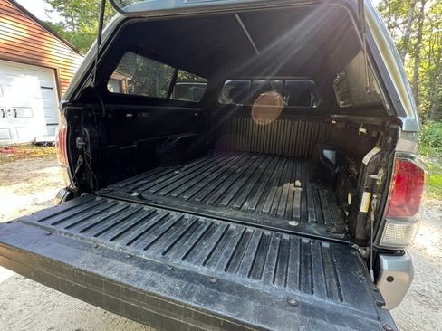 Used 2020 Toyota Tacoma TRD Off-Road w/ Technology Package AWD/4WD image 13
