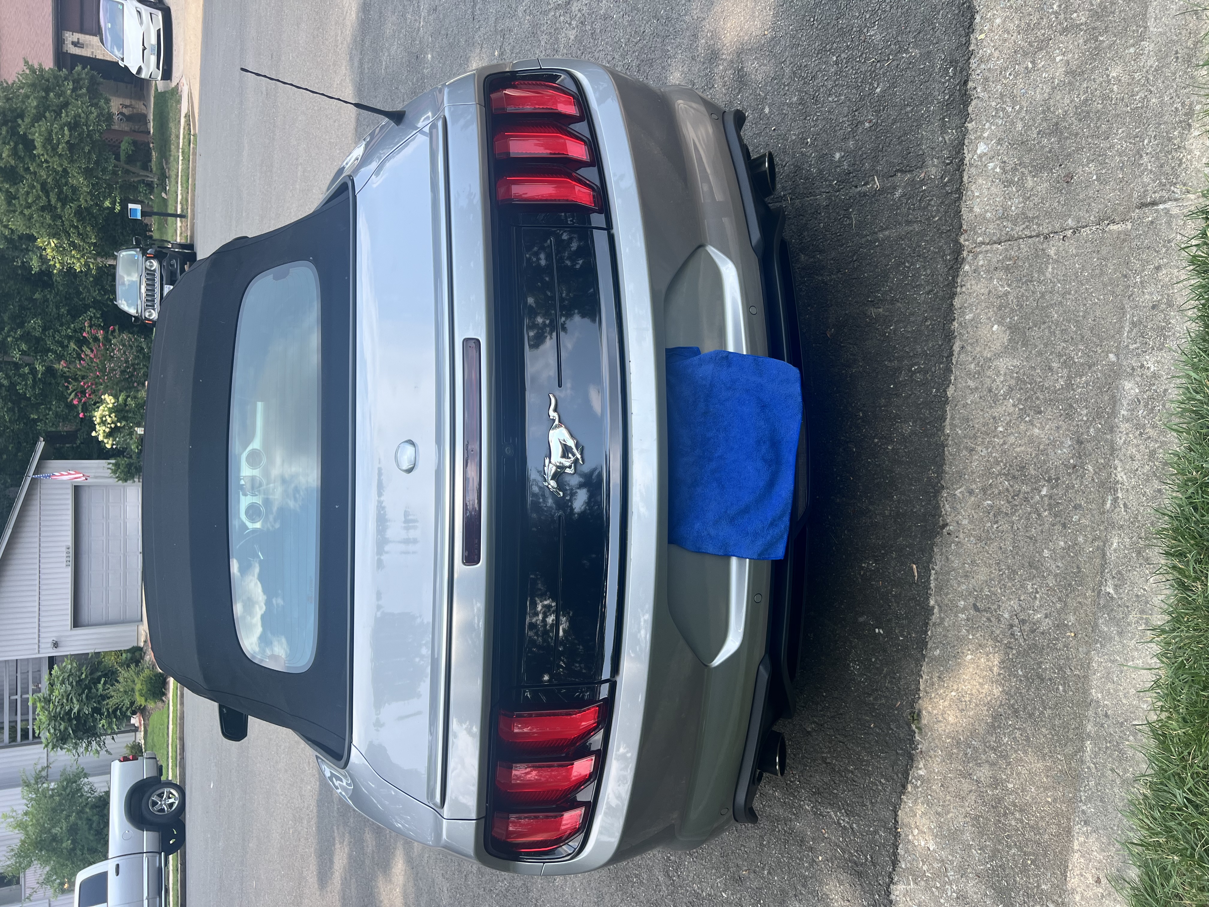 Used 2021 Ford Mustang Premium RWD image 4