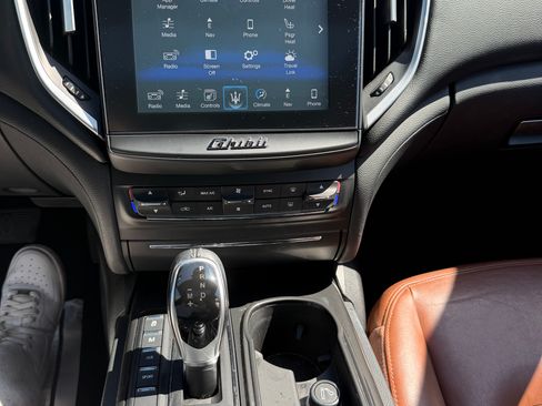 Used 2017 Maserati Ghibli Sedan 4D image 9