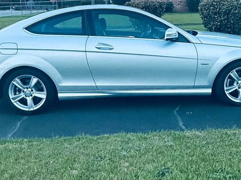 Used 2012 Mercedes-Benz C 250 C 250 Coupe 2D image 6