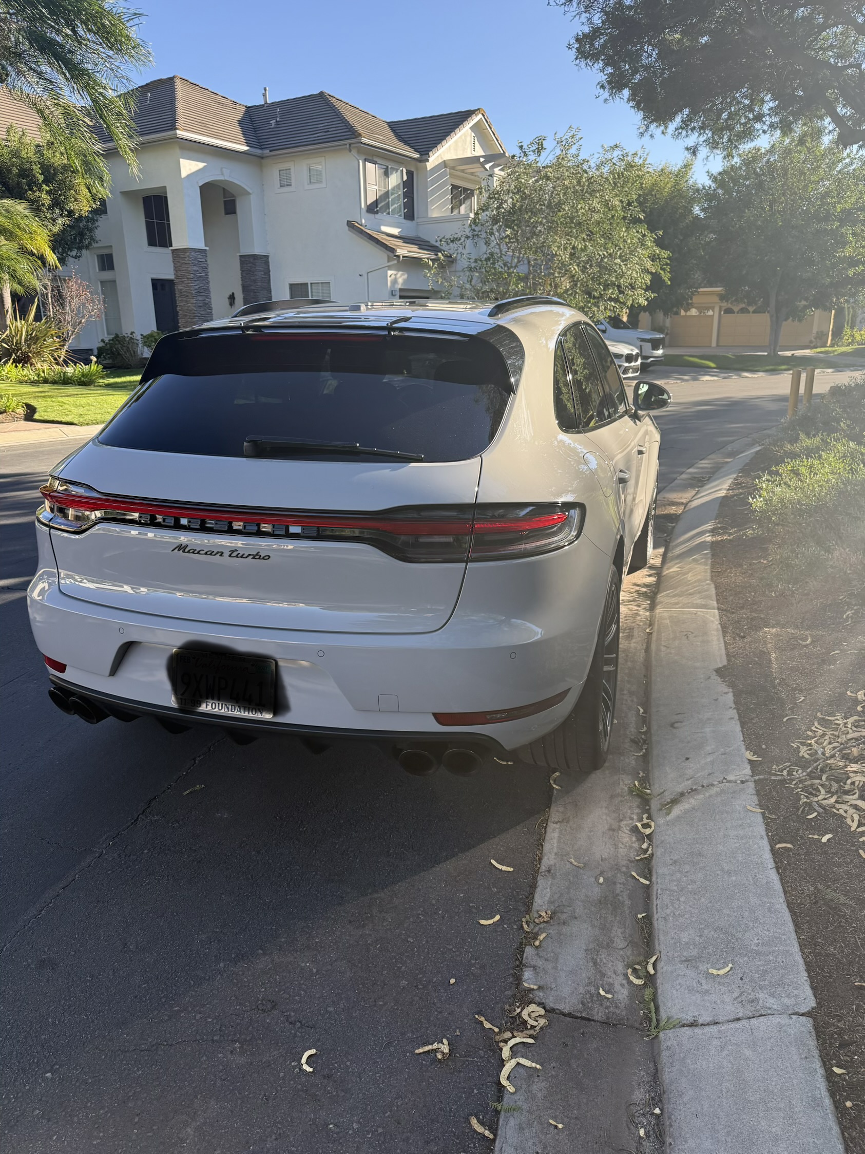 Used 2021 Porsche Macan Turbo AWD/4WD image 2