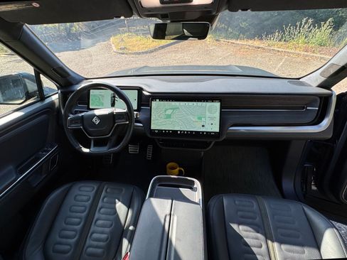 Used 2023 Rivian R1S Adventure image 23