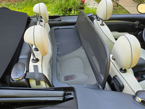 Used 2023 MINI Cooper Cooper Convertible 2D w/ Signature Upholstery Package image 11