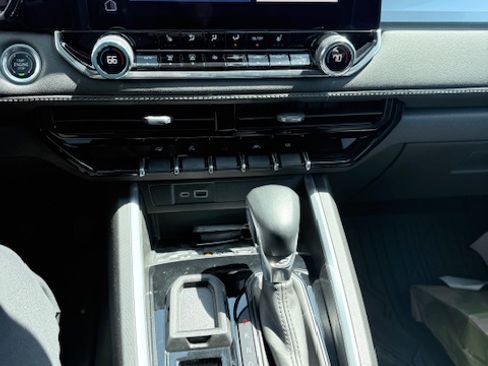 Used 2024 Chevrolet Colorado LT w/ LT Convenience Package II image 10