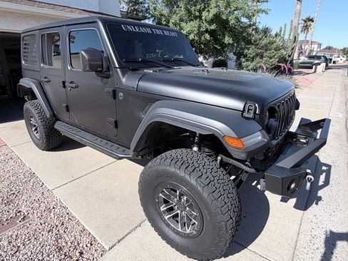 Used 2024 Jeep Wrangler Unlimited Sport AWD/4WD image 17