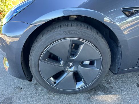 Used 2023 Tesla Model 3 Standard Range image 16